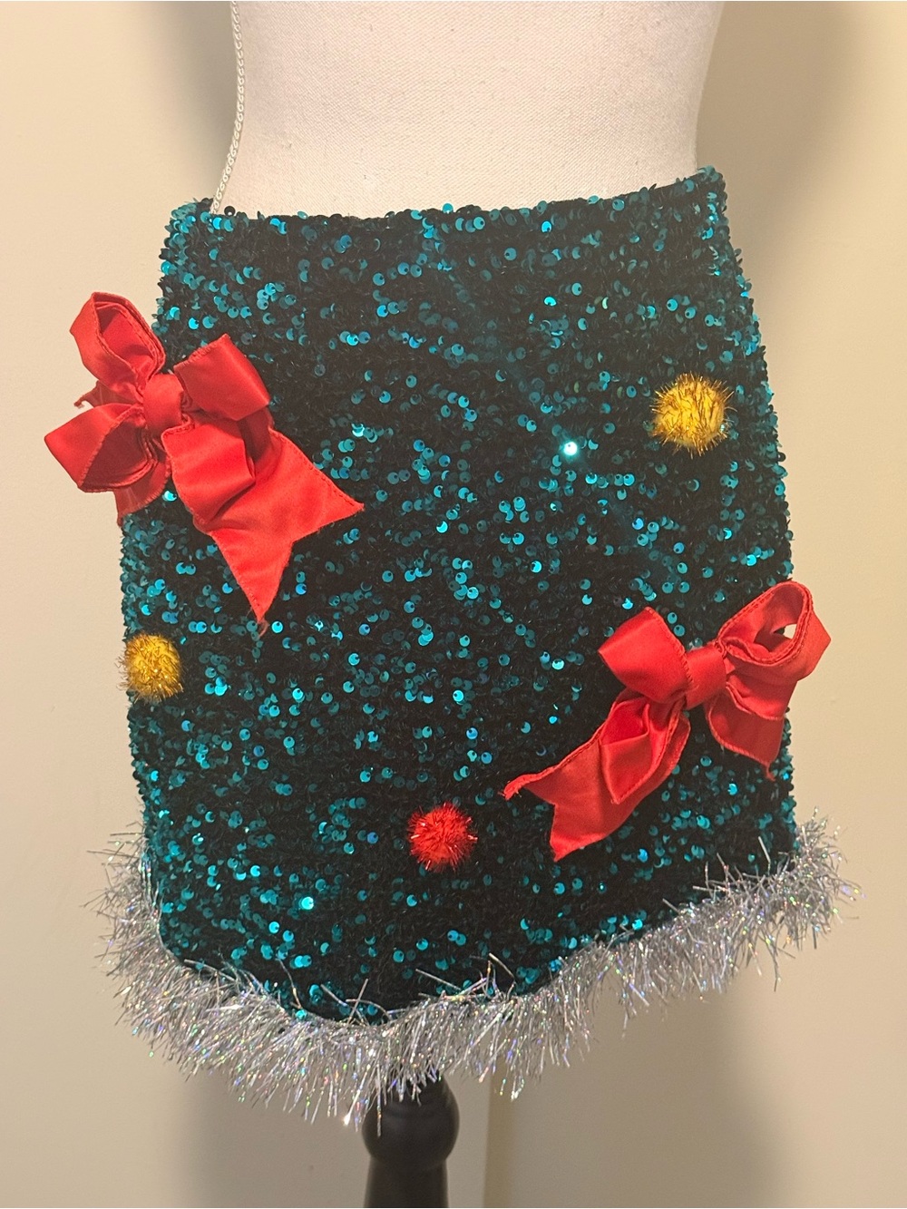 Love on a Hanger sequin Christmas skirt size M